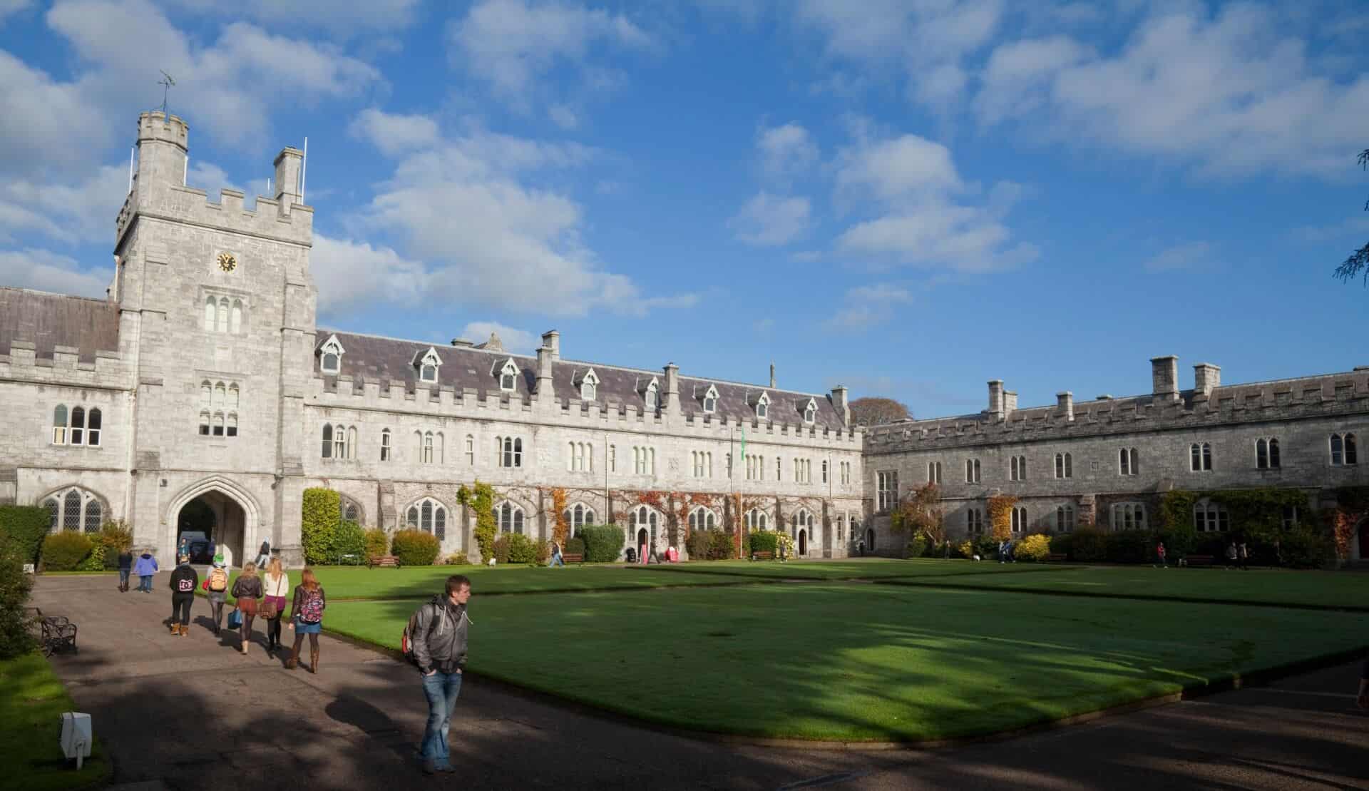 University College Cork 캠퍼스 전경