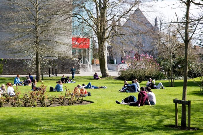 FREE IMAGE- NO REPRO FEE. Prsidents Garden ucc. Photo By Tomas Tyner, UCC.