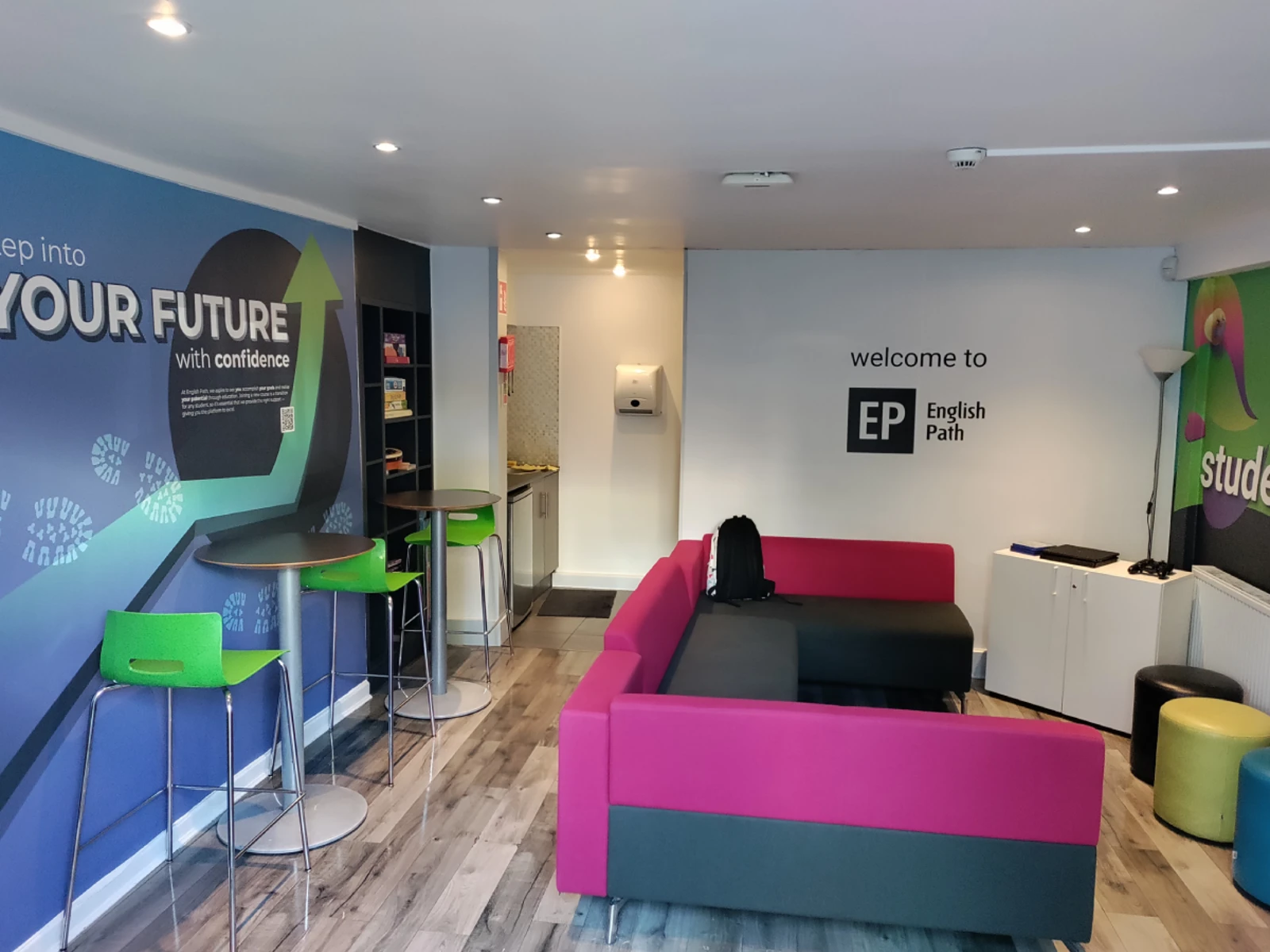 English Path Dublin 리셉션과 학생 라운지