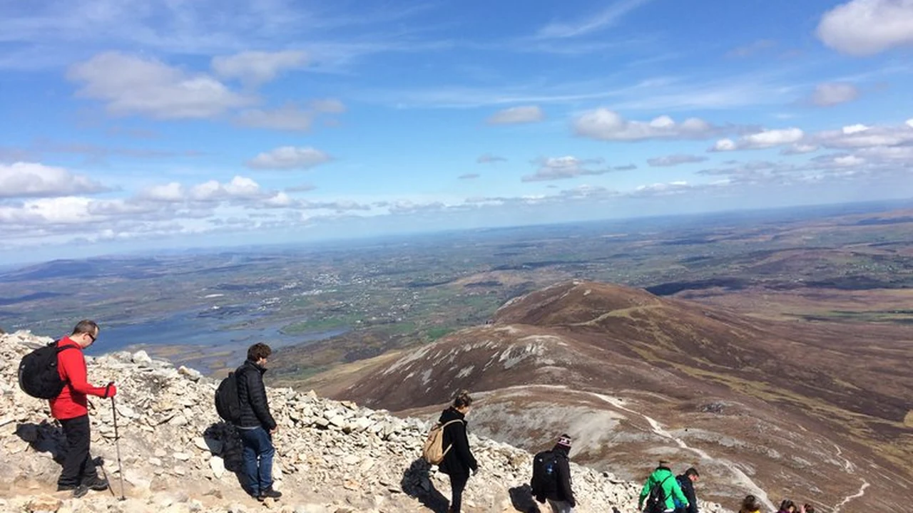 GCI Galway 학생들의 Croagh Patrick 야외 활동