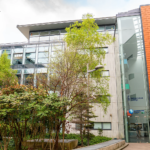 Independent College 캠퍼스 외관과 입구