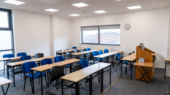Classroom Independent College 강의실 수업 환경