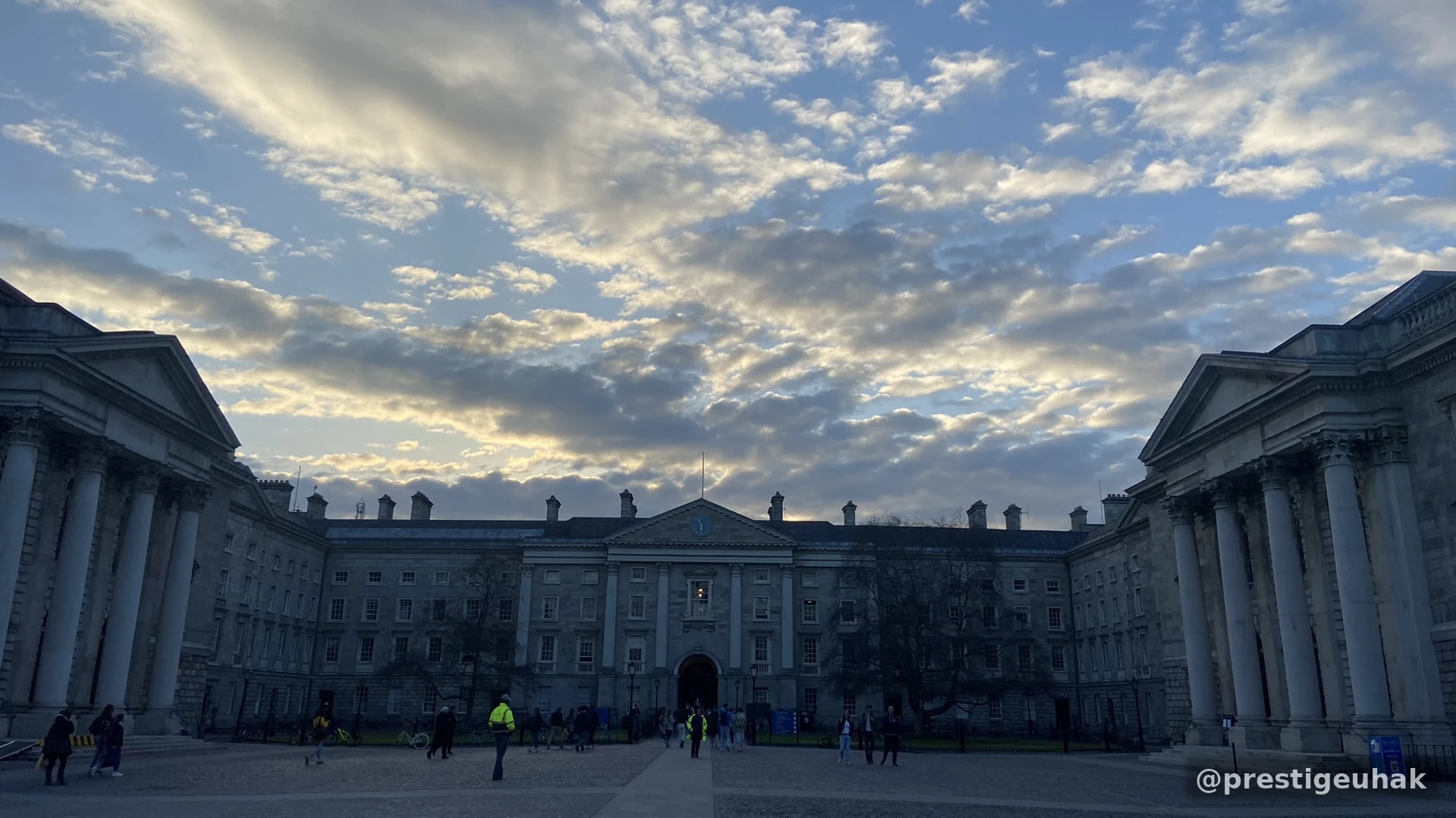 해 질 무렵 Trinity College 중앙광장 모습